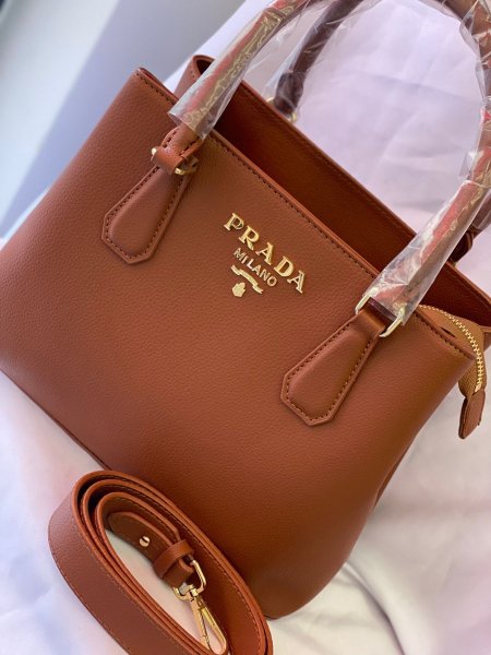 حقيبة PRADA✨حجم القاعدة 30سم