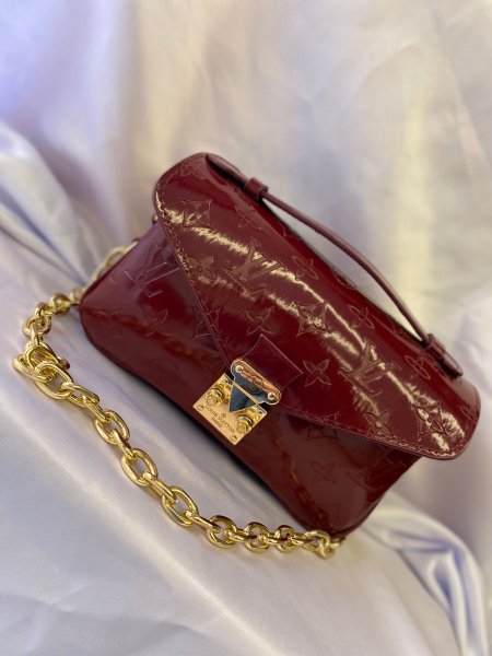 حقيبة LOUIS VUITTON✨ حجم القاعدة 20 سم