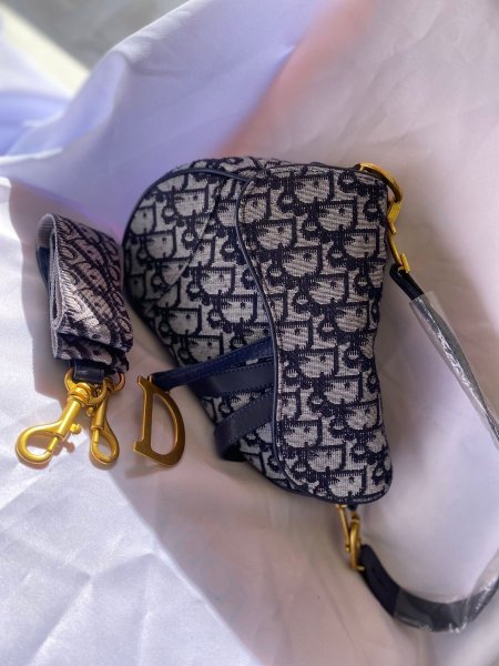 حقيبة Dior Saddle✨ حجم القاعدة 25