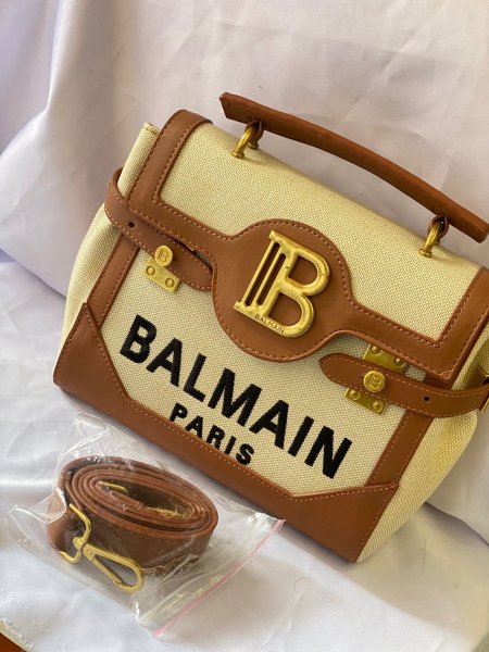 حقيبة BALMAIN✨ حجم القاعدة 23 سم