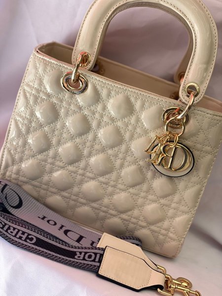 حقيبة CHRISTIAN DIOR LADY✨ حجم القاعدة 25 سم