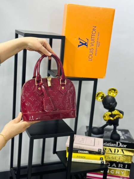 حقيبة LOUIS VUITTON✨ حجم القاعدة 27 سم