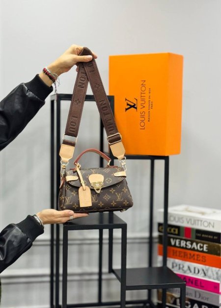 حقيبة LOUIS VUITTON✨ حجم القاعدة 20 سم