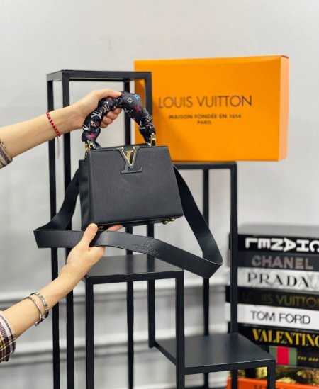حقيبة LOUIS VUITTON✨ حجم القاعدة 18 سم
