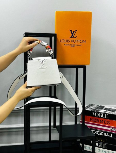 حقيبة LOUIS VUITTON✨ حجم القاعدة 18 سم