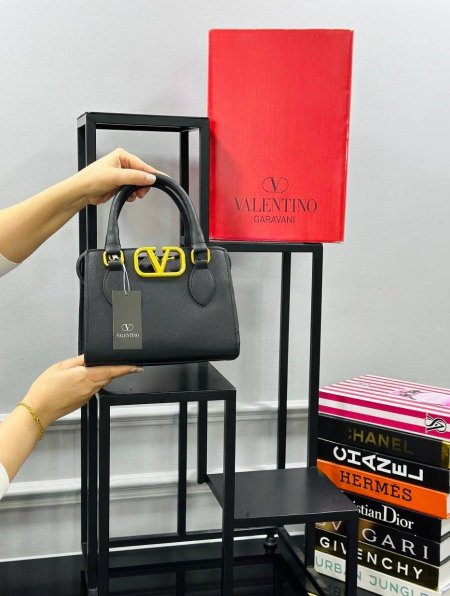 حقيبة Valentino✨حجم القاعدة 22سم