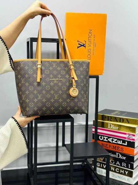 حقيبة Louis Vuitton✨ حجم القاعدة 28 سم