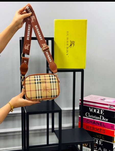 حقيبة BURBERRY✨ حجم القاعدة 20 سم