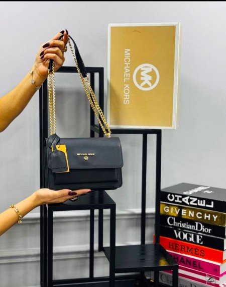 حقيبة Michael Kors✨حجم القاعدة 22سم