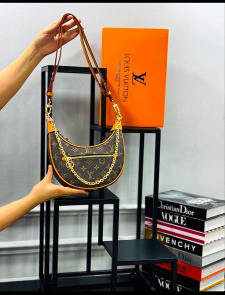 حقيبة Louis Vuitton✨ حجم القاعدة 20 سم