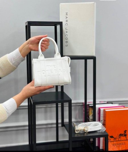 حقيبة THE TOTE BAG✨ حجم القاعدة 18 سم