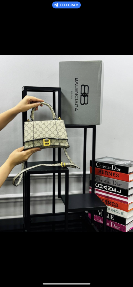 حقيبة Balenciaga✨ حجم القاعدة 22 سم