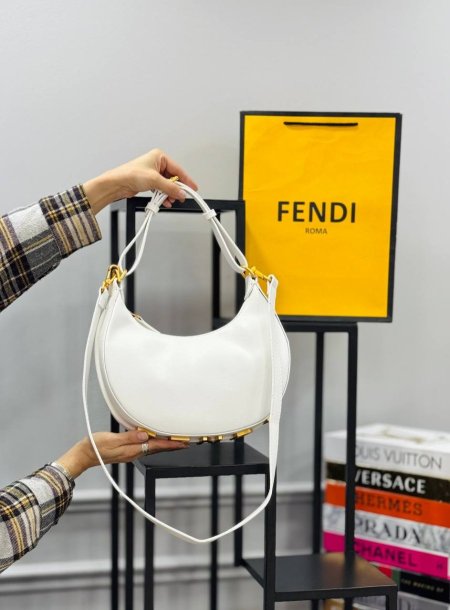 حقيبة FENDI✨ حجم القاعدة 22 سم