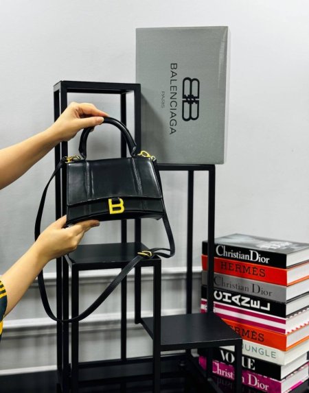 حقيبة Balenciaga✨ حجم القاعدة 22 سم