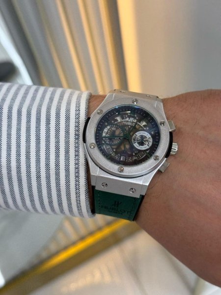 ساعة Hublot رجالي ✨