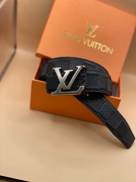 حزام Lv✨ جلد اصلي مختوم مع علبة✨