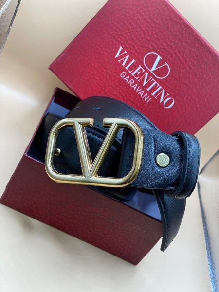 حزام Valentino✨ جلد اصلي مختوم مع علبة✨