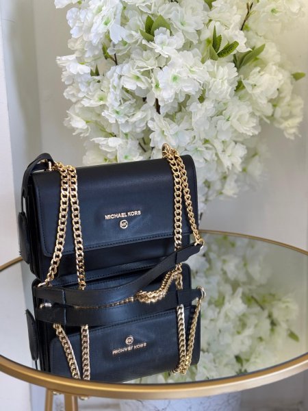 حقيبة Michael Kors حجم القاعدة 22 سم