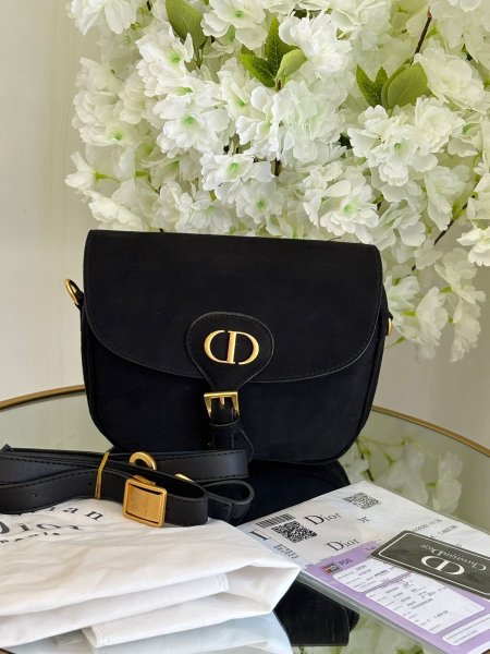 حقيبة Dior حجم القاعدة 18 سم