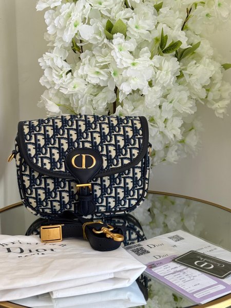 حقيبة Dior حجم القاعدة 18 سم