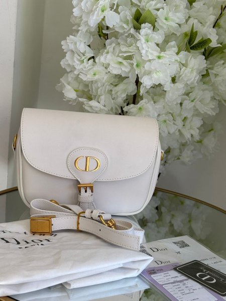 حقيبة Dior حجم القاعدة 18 سم