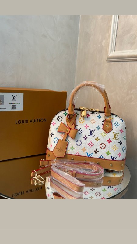 حقيبة Louis Vuitton حجم القاعدة 26سم