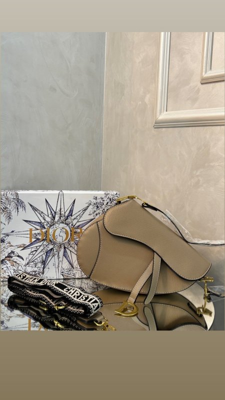 حقيبة Dior Saddle حجم القاعدة 25 سم