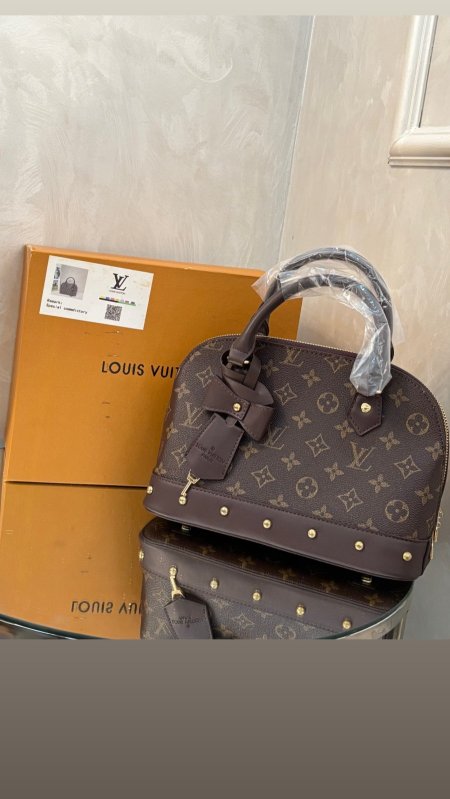 حقيبة Louis Vuitton حجم القاعدة 26سم