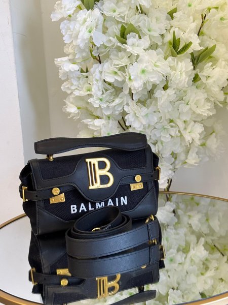 حقيبة BALMAIN حجم القاعدة 21 سم