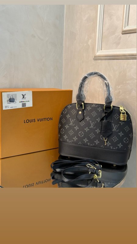 حقيبة Louis Vuitton حجم القاعدة 26سم