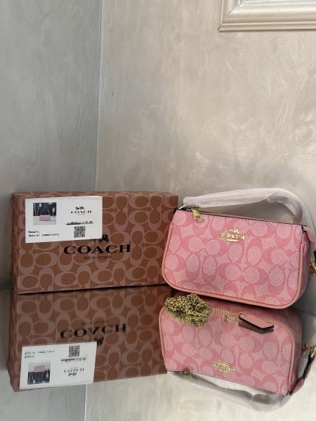 حقيبة كروس coach حجم القاعدة 20 سم