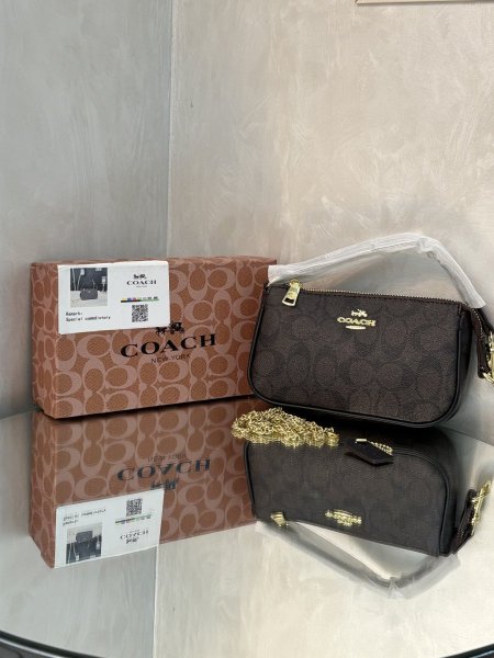حقيبة كروس coach حجم القاعدة 20 سم