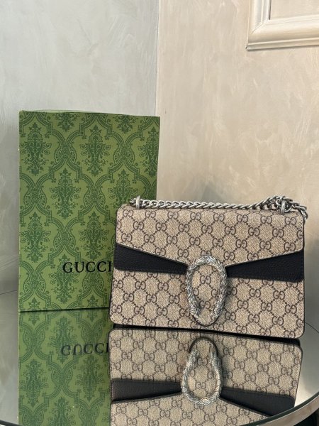 حقيبة Gucci حجم القاعدة 25 سم