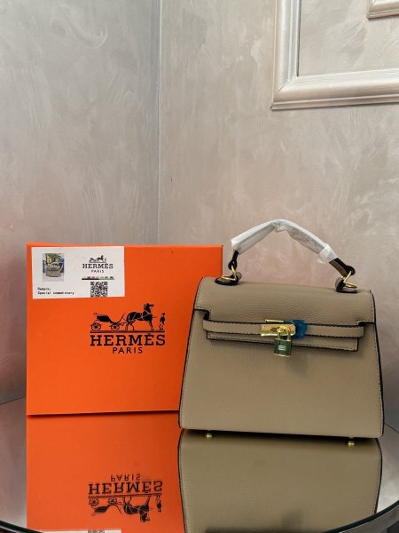 حقيبة Hermes حجم القاعدة 21سم