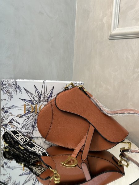 حقيبة Dior Saddle حجم القادة 25 سم