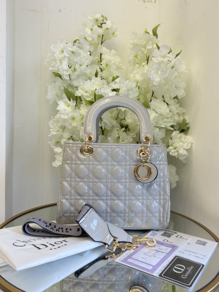حقيبة Lady Dior حجم القاعدة 25 سم