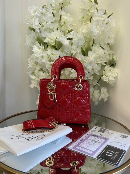 حقيبة Lady Dior حجم القاعدة 18 سم