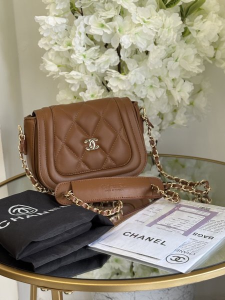 حقيبة Chanel حجم القاعدة 20 سم