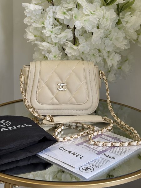 حقيبة Chanel حجم القاعدة 20 سم