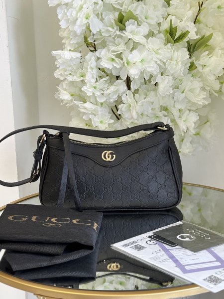 حقيبة Gucci حجم القاعدة 20 سم