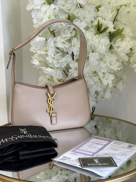 حقيبة ysl حجم القاعدة 24 سم