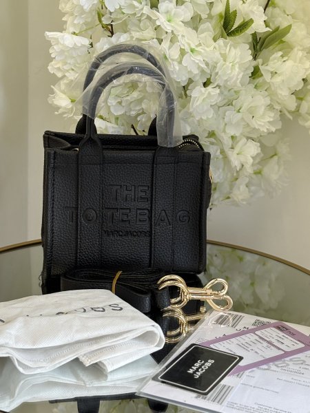 حقيبة the tote bag حجم القاعدة 19 سم