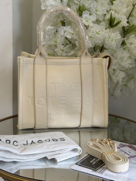 حقيبة the tote bag حجم القاعدة 25 سم