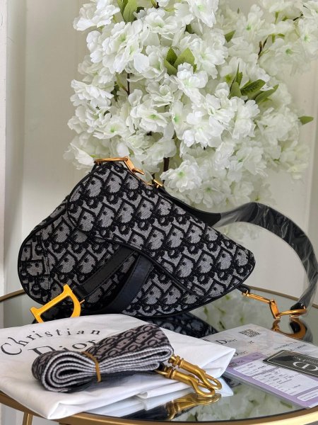 حقيبة Dior saddle حجم القاعدة25 سم