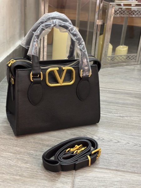 حقيبة Valentinoحجم القاعدة 22✨